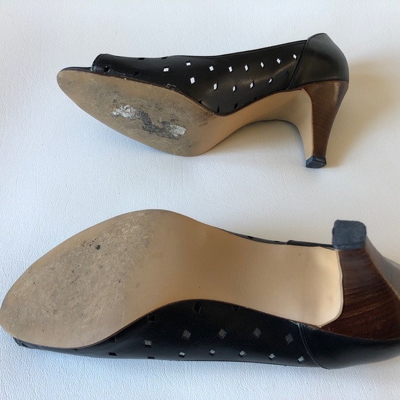 Not your ordinary black pump! - Picture 6 of 8